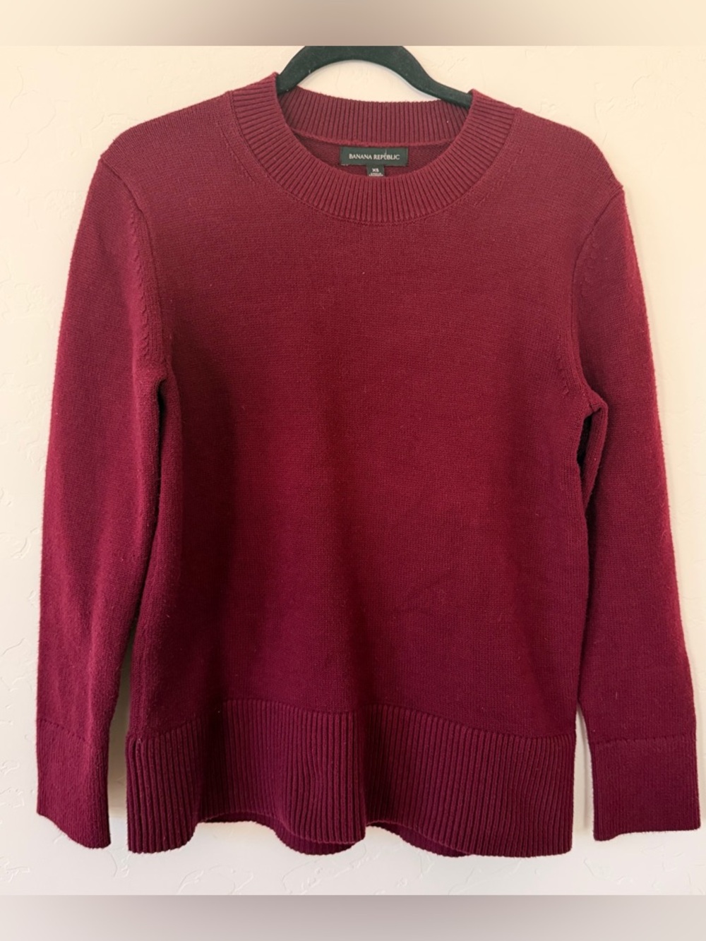 Banana Republic Women’s Maroon Crewneck Sweater Size XS